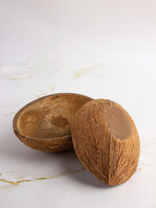 Bol en coquille de noix de coco fait main Eco2go Vietnam, design minimaliste en bois naturel, pour servir les aliments et offrir en cadeau - Product Image 1