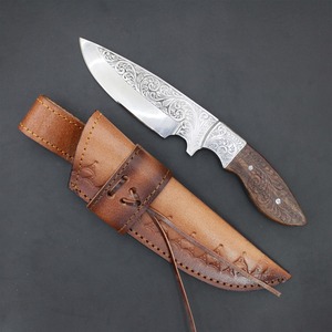 Couteau de chasse artisanal en acier inoxydable avec manche en bois gravé, lame à pointe tombante de 2,59 mm d'épaisseur, étui en cuir marron, service OEM - Product Image 3