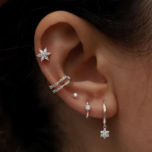 Piercing Labret de Oro Sólido de 14K con 6 Diamantes Marquise Cultivados en Laboratorio, VVS DEF, Roscado Internamente, Parte Trasera Plana, Zisma - Product Image 4