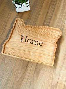 Bandeja de madera portátil rústica para bebidas, con acabado lacado, para servir o recoger objetos. - Product Image 1