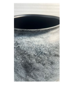 Pot de fleurs en fer artisanal avec finition patine blanche, idéal pour la décoration de la maison, du jardin et du balcon. - Product Image 5