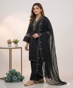 Conjunto de Top y Pantalón Palazzo de Algodón de Secado Rápido con Bordado de Lentejuelas y Trabajo de Corte, Estilo Fancy Mul Chanderi, con Dupatta Multicolor - Product Image 3