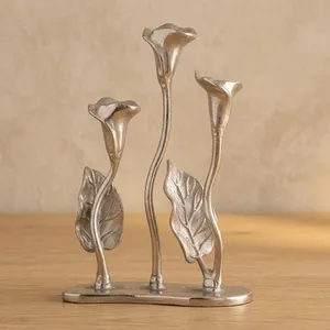 เชิงเทียนอะลูมิเนียมทรงสามเหลี่ยม Jules Triple Silver ดีไซน์หรูหรา พร้อมลวดลายใบไม้แกะสลัก ตกแต่งโต๊ะอาหารสไตล์พฤกษศาสตร์ - Product Image 5