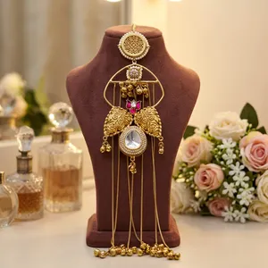 Boucles d'oreilles pendantes vintage plaquées or avec strass en cristal et perles d'imitation pour femmes, pour les occasions de mariage - Product Image 1