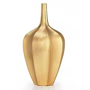 Vases à fleurs en métal de style moderne pour la décoration intérieure, accent élégant pour les intérieurs de la maison et du bureau - Product Image 1