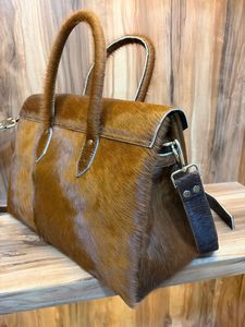 Sac à main en cuir de vachette véritable pour femme |   Sac fourre-tout en cuir marron |   Sac à main artisanal à poignée supérieure et bandoulière |   Vêtements pour femmes sur mesure - Product Image 3
