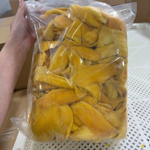Morceaux de mangue salés au chili piquant et sucré |   Viande séchée tendre et moelleuse, directement du Vietnam - Product Image 1
