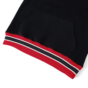 Sweat-shirt à col rond en chenille noire respirant, broderie 3D, imprimé hiver, lettres 1913, rayures rouges, poignets côtelés, délavage acide - Product Image 6