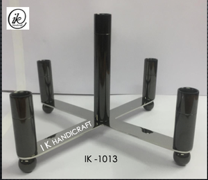 Candelabro de Boda Plegable Hecho a Mano de Acero Inoxidable con Acabado PVD Negro y Dorado, Elegante y Moderno, de 9 Cabezas, de Diva Collections - Product Image 2