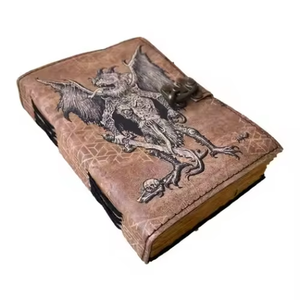 สมุดบันทึกหนังแท้ทำมือสไตล์วินเทจ ลายพิมพ์หน้ามังกรแบบกอธิค คลาสสิก กระดาษเปล่าไม่มีเส้นบรรทัด ขอบกระดาษแบบดิบ พร้อมตัวล็อค - Product Image 3