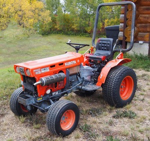 Mini Tractor Kubota B700 Confiable, Potente Tractor Compacto Diésel para Pequeños Agricultores, Propietarios de Jardines y Profesionales de Paisajismo - Product Image 6