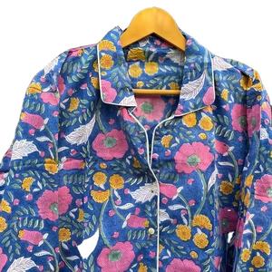 Ensemble pyjama en coton imprimé de blocs floraux pour femmes vêtements de nuit de luxe comprenant une chemise et un pantalon pour les fêtes de mariage ou les vêtements de nuit - Product Image 1