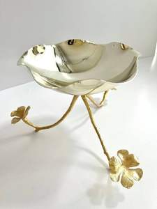 Juego de Servir Frutos Secos de Lujo, Elegante Base Central con Diseño Floral de Mariposa, en Acero Inoxidable Sostenible para Mesa - Product Image 2