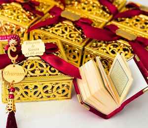 Juego de Mini Corán y Tasbeeh de Lujo Personalizado para Regalo de Boda, Juego de Regalo de Corán Personalizado para Bodas y Fiestas - Product Image 1
