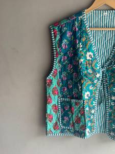 Gilet matelassé en coton à motif floral pour femme, col en V, sans manches, avec poches plaquées, idéal pour le printemps, CADEAU POUR ELLE - Product Image 2