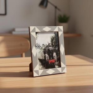 Marco de Fotos Decorativo de Resina Vintage con Incrustaciones, Hecho a Mano, Acabado Brillante de Primera Calidad, por Tradebyd - Product Image 4