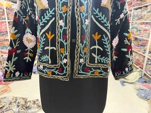 Blazer en velours pour femme, col mandarin, manches longues, motif floral brodé à la main, style ethnique automnal, cadeau pour elle - Product Image 5