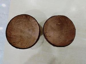 Demi-coquilles de noix de coco naturelles séchées, fibres de déchets agricoles, coques de coco, matière organique pour l'amélioration des sols et les engrais - Product Image 2