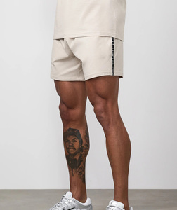 Conjunto de Camiseta y Pantalones Cortos para Hombre de Alta Calidad con Logotipo Personalizado y Cintas Adhesivas - Traje Deportivo de Verano de Secado Rápido, Transpirable y Suave al Tacto - Product Image 6