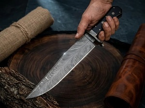 Couteau Bowie artisanal en acier Damas avec manche en bois noir, lame fixe, étui en cuir, couteaux de chasse par A&M EnterPrises - Product Image 2