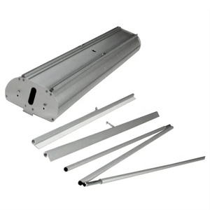 <span class=keywords><strong>Banner</strong></span> <span class=keywords><strong>Roll</strong></span>-<span class=keywords><strong>up</strong></span> in alluminio all'ingrosso supporto per <span class=keywords><strong>Banner</strong></span> portatile retrattile a rullo pubblicitario su entrambi i lati con stampa personalizzata - Product Image 3