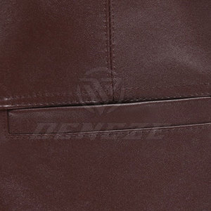 Gilet en cuir léger et ajusté pour hommes, idéal pour les sports de plein air et les occasions décontractées, fabriqué au Pakistan - Product Image 5