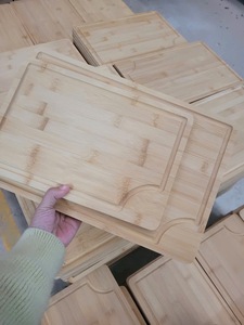 Tabla de cortar cuadrada de bambú al por mayor para la familia, 1.5 cm de grosor, tabla de servir de madera con asa para pizza, verduras y carne, modelo 2026 - Product Image 6