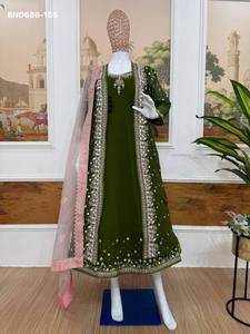 Proveedor de conjuntos de vestidos, kotis y dupattas de diseño étnico de lujo, en georgette sintética con bordados y pedrería, de la India. - Product Image 5