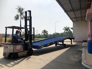 Rampa de muelle hidráulica de acero acanalado antideslizante de 10 toneladas con 1,5 años de garantía Motor de bomba de mano combinado de cilindro de carretilla elevadora de 220V - Product Image 3