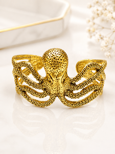 Bracelet manchette pieuvre en laiton plaqué or, bijou tendance inspiré de l'océan, cadeau unisexe pour fête - Product Image 1