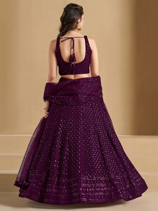 Ensemble Lehenga de soirée brodé violet, style Banarasi, robe longue sans manches à col en V avec dupatta pour mariage et fête - Product Image 5