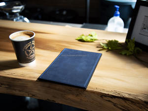 Cubierta de menú personalizada Soporte de cuero personalizado con Centro elástico para bodas y Restaurants-ALM-0039 - Product Image 6