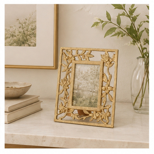 Cadre photo en métal doré antique de luxe, ajouré à motifs floraux, en laiton, pour présentation sur table, décoration intérieure, vente en gros - Product Image 6