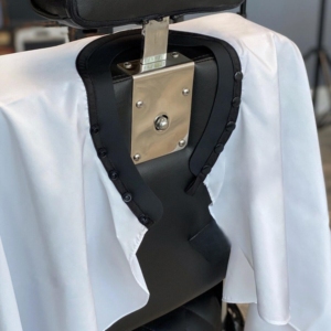 Vente en gros de cape de barbier minimaliste blanche en polyester imperméable avec fermeture à pression métallique, service OEM - Product Image 4