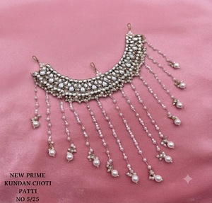 Bijou de tête de mariée indien traditionnel CZ Choti Patti en gros, avec pampilles perlées multi-brins, ornement capillaire de mariage - Product Image 4