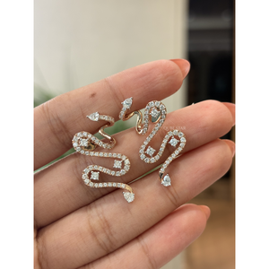 Boucles d'oreilles pendantes en or serpentine avec diamants de laboratoire 1,65 carat, motif serpent pavé, bijoux de créateur minimalistes et audacieux pour femme, hypoallergéniques - Product Image 3
