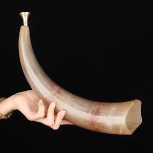 Taza Artesanal Africana de Cuerno con Grabado de Ángel, Ecológica, de Cuerno de Búfalo para Festivales, Fiestas y Amantes de la Cerveza - Product Image 1