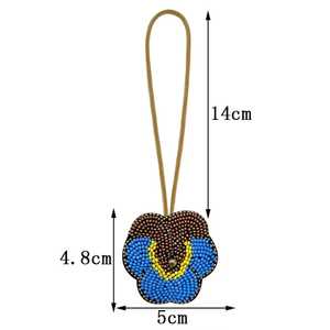 Breloques de sac élégantes en perles de rocaille brodées, technique de tissage artisanale créative avec détails perlés - Product Image 6