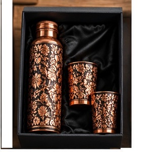 Juego de Botella de Agua de Cobre Hecha a Mano con 2 Tazas, Grabado Floral, Botella Portátil, Caja de Regalo - Product Image 5