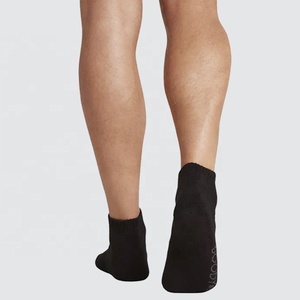 Nouvelles Chaussettes de Sport Personnalisables en Gros avec Logo – Unisexe (Hommes, Femmes) pour Football, Hiver, Gym, Basketball – Noires, Respirantes, avec Semelle Antidérapante - Product Image 4