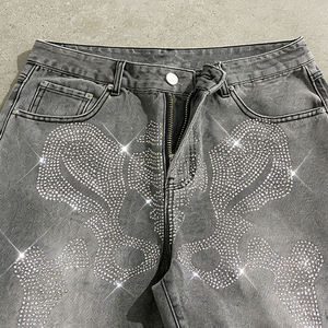 Shorts en jean vintage délavé avec strass, personnalisables OEM, style streetwear, logo, couleur et taille sur mesure, 100 % coton, écologique et respirant - Product Image 2