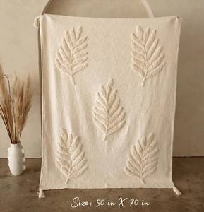 Manta de Algodón Hecha a Mano con Diseño de Mechones |   Manta Decorativa Texturizada Estilo Boho para Sofá y Cama |   Manta Decorativa para el Hogar de Algodón Suave y Sostenible - Product Image 2