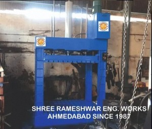 เครื่องอัดผ้า 62 ตัน สีน้ำเงิน ระบบไฮดรอลิก ยี่ห้อ Shree Rameshwar Eng Works อัมฮาดับด - Product Image 2