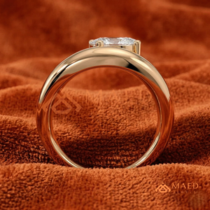 Bague Vague Fluide Plaqué Or 18K – Élégante Bague Ovale Ornementale – Bague « Vague Infinie » Dorée – Solitaire Moderne en Or Jaune - Product Image 3