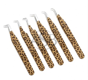 Pince à cils en acier inoxydable à imprimé léopard, avec logo personnalisé, pointe dorée, pour extensions de cils - Product Image 3