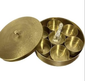 Distributeur d'eau en cuivre de qualité supérieure avec design écologique à double paroi et plusieurs compartiments pour un stockage frais et organisé des masala - Product Image 2