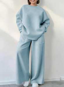 Conjunto Deportivo 2 en 1 para Mujer, Sudadera Holgada de Cuello Alto Azul Claro y Pantalones Anchos con Bolsillos Laterales para Invierno - Product Image 2