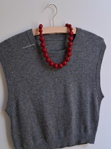 Collar de cuentas rojas para mujeres y hombres, estilo casual, joyería de resina acrílica, pieza de moda. - Product Image 1