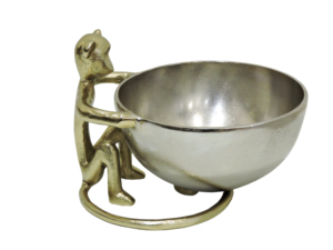 Cuenco de aluminio plateado con soporte de figura de mono dorado – Centro de mesa con diseño de animal y bandeja decorativa para frutas - Product Image 3