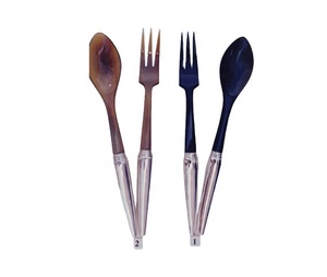 Juego de servidor de ensaladas de cuerno de búhos, elegante, con mango plateado brillante, utilizado para el hogar y restaurantes, suministrado por la Oficina - Product Image 1